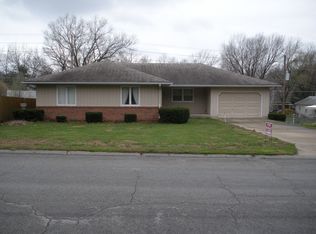 913 Maple St, Eudora, KS 66025
