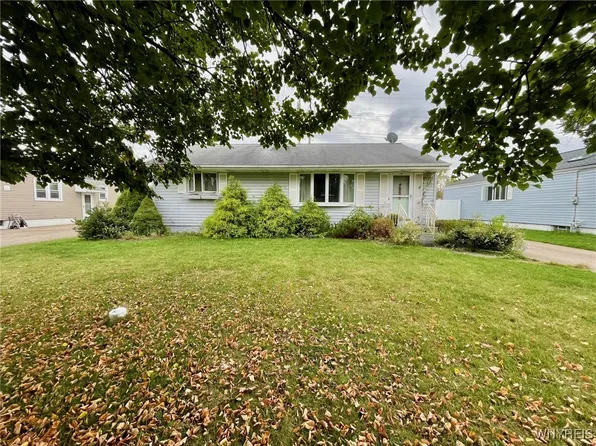 99 Deuro Dr, Niagara Falls, NY 14304
