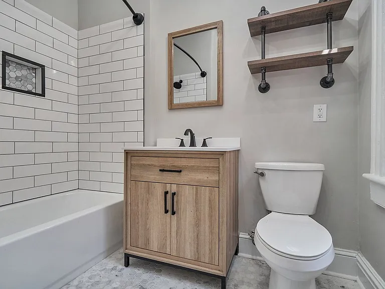 2215 W Grace St #4 — Photo 9