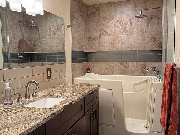 5th image of 350 Greenway Dr