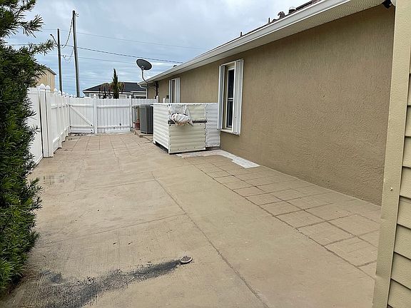 4th image of 15 Alicante Ct