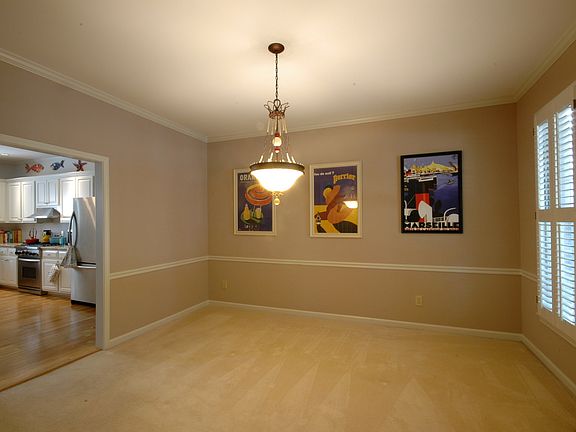 4th image of 906 Fox Chase Ct