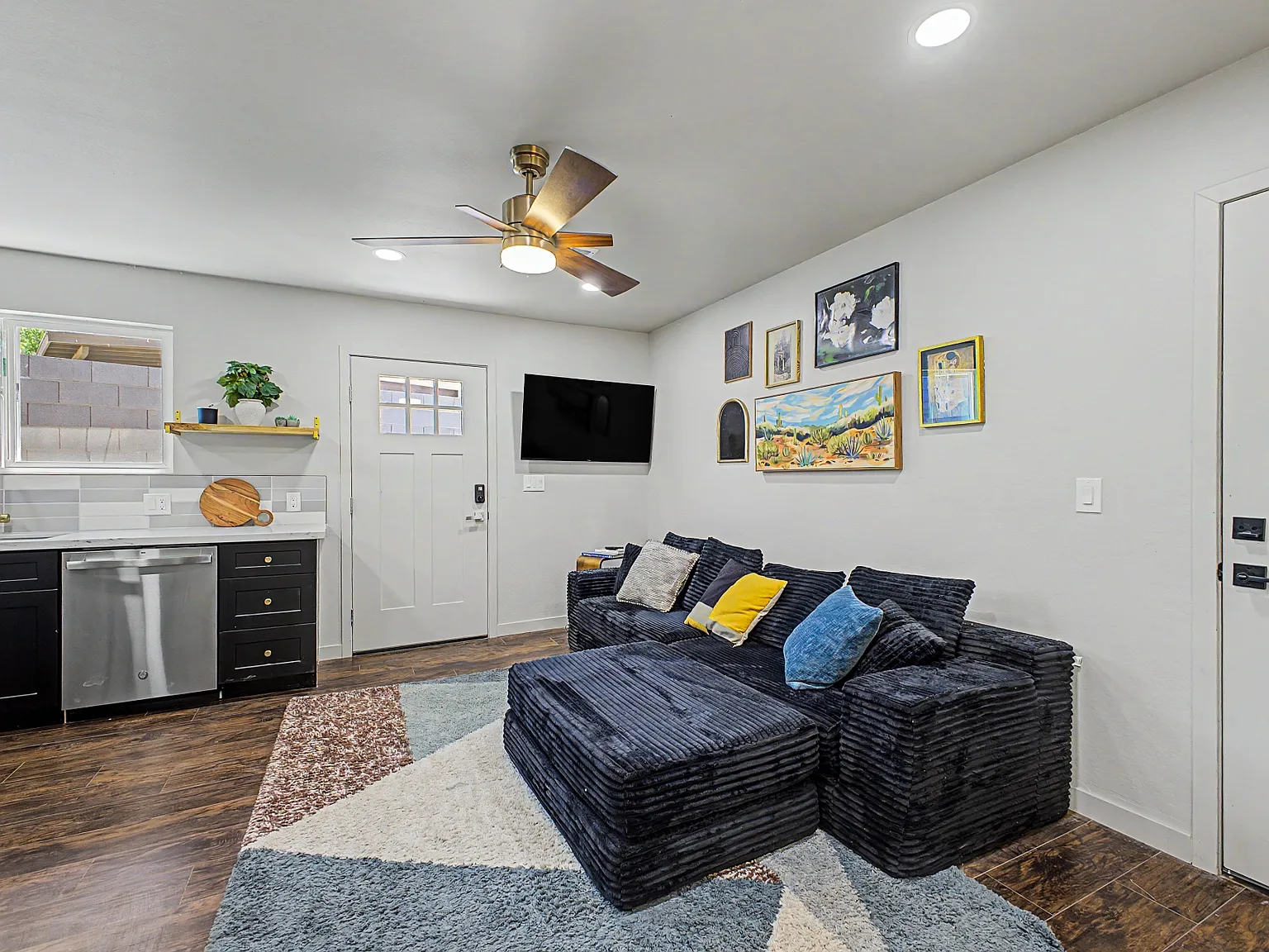 3 bed, 1000 sqft, $3,250 — Photo 3