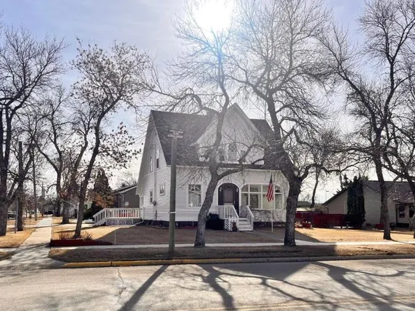 1001 Main St, Bottineau, ND 58318