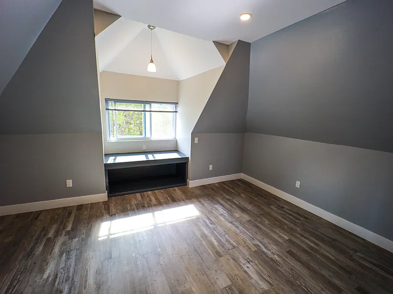 2102 Broadway Ave #1 — Photo 17