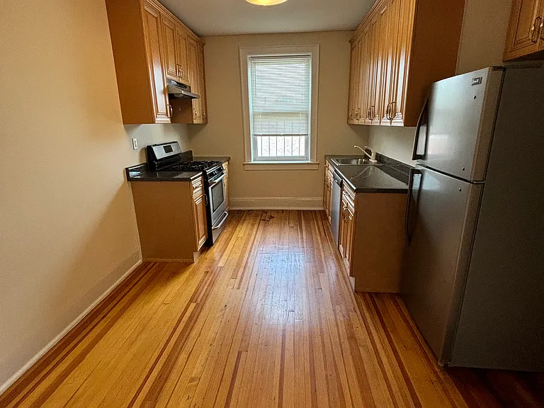 EAT IN KITCHEN