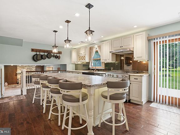 4th image of 3965 Regina Pl