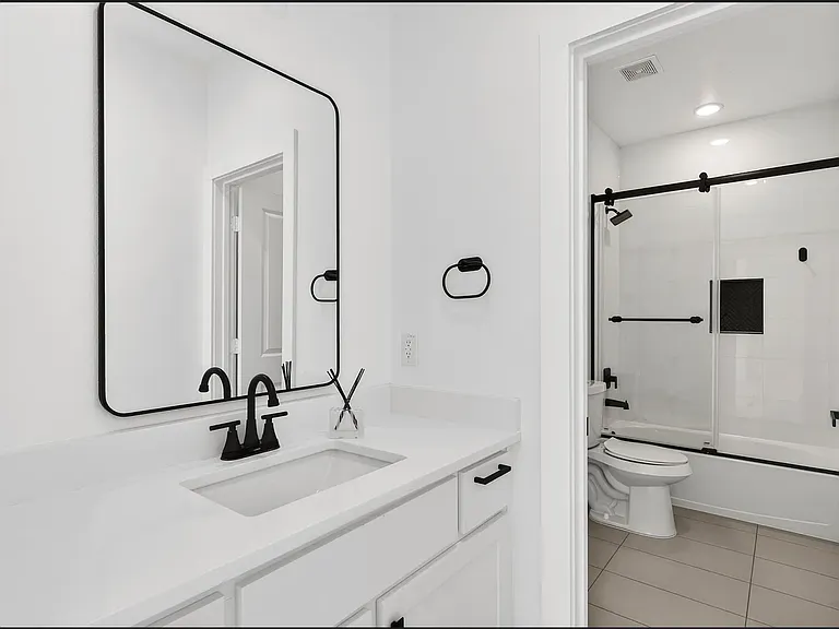 531 W Laureland Rd — Photo 24