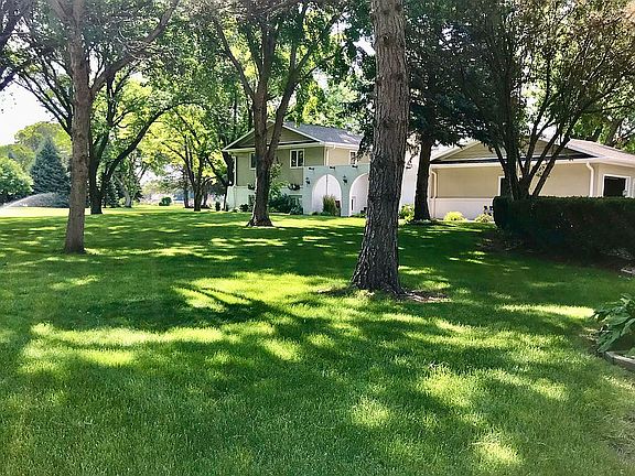 2nd image of 2902 Sunset Dr