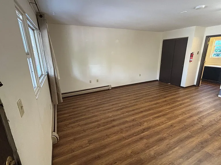 200 Connell Ave — Photo 3