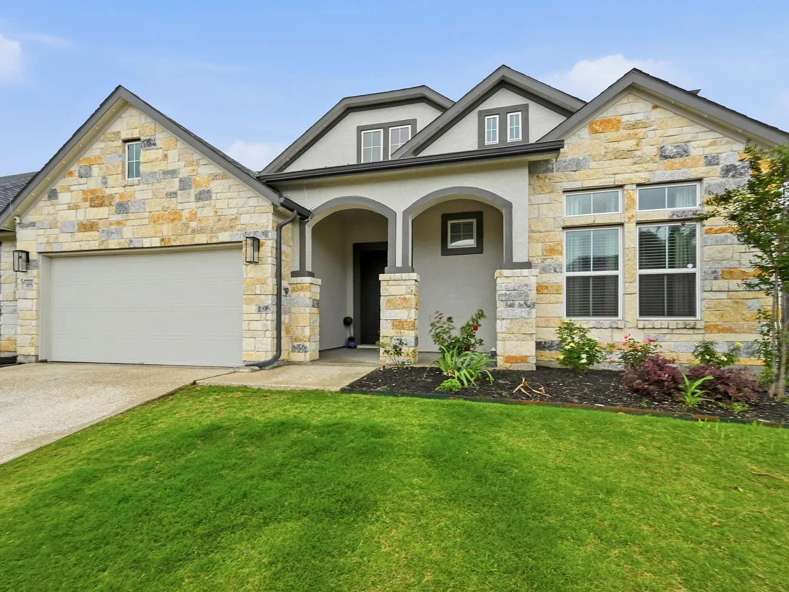 4 bed, 3.0 bath, 2666 sqft, $3,000 — Photo 3
