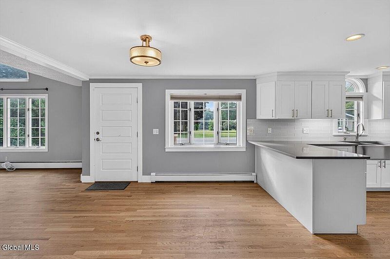 5th image of 401 Hudson Avenue