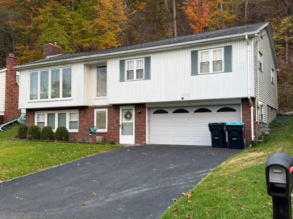 8 Lawson Ct, Binghamton, NY 13905