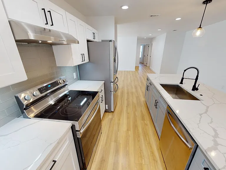 215 N Jester Ave — Photo 9