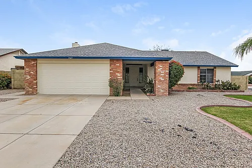 7827 W Shangri La Rd Photo 1
