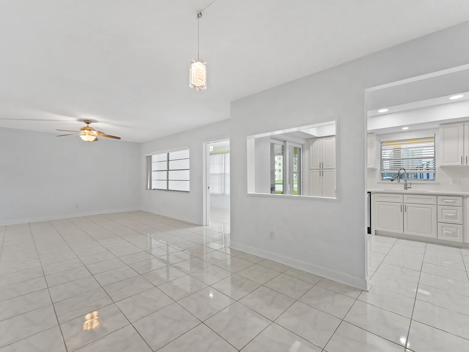 2 bed, 1055 sqft, $2,050 — Photo 4