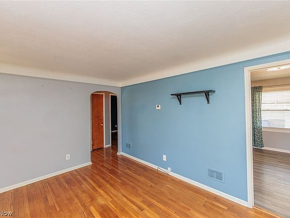 4th image of 4624 W 146th St