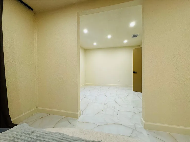 23230 Canyon Lake Dr — Photo 8