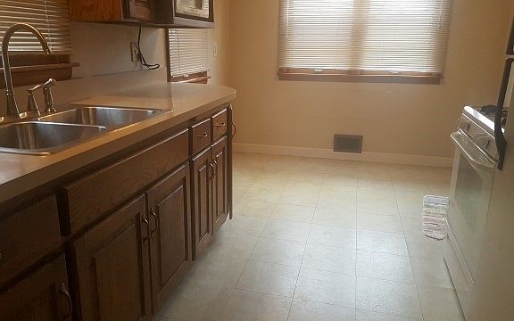4th image of 2124 Dresden Ave