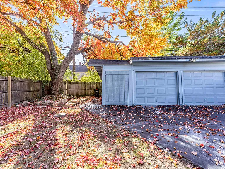 3630 Bainbridge Rd — Photo 15