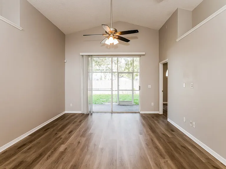 466 Valencia Place Cir — Photo 3