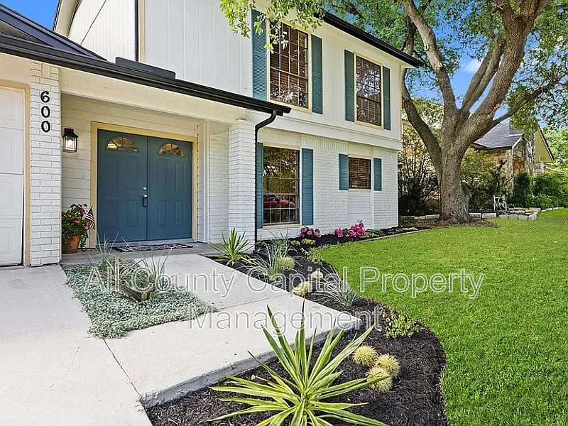 3 bed, 2.5 bath, 1675 sqft, $1,800 — Photo 2