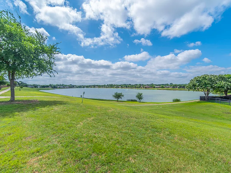 8249 Fall Crest Dr — Photo 24