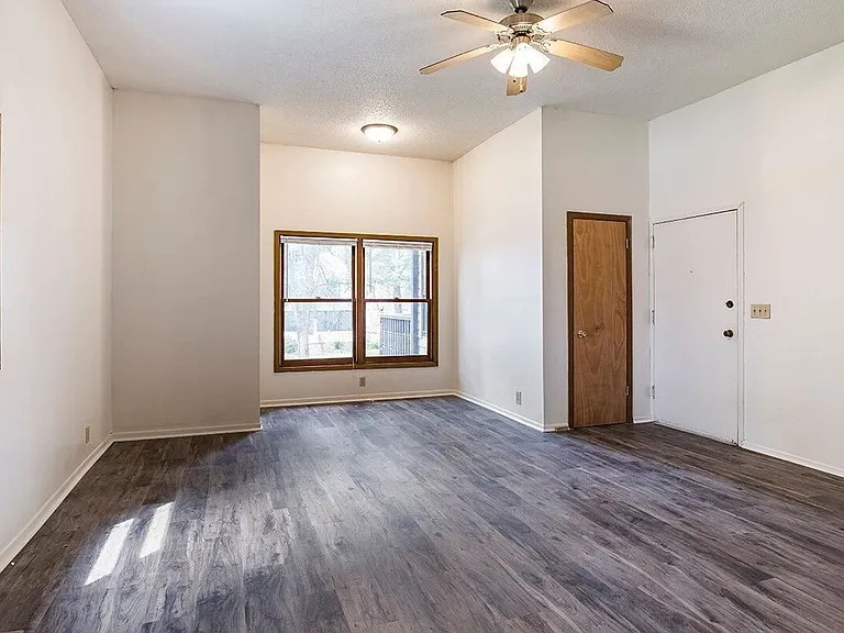 1910 Feronia Ave — Photo 3