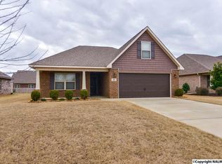 21 Weeping Willow Ln, Decatur, AL 35603