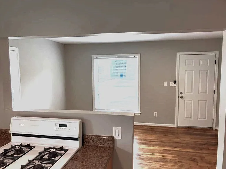 577 E Hudson Ave — Photo 9
