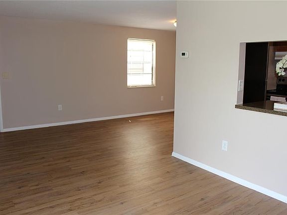 3rd image of 138 Hunter Lake Dr Unit B