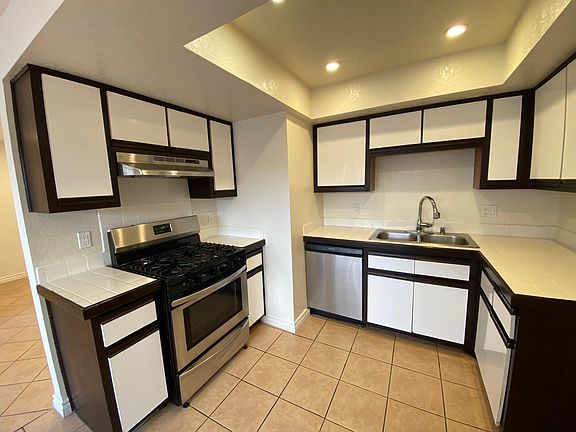 3rd image of 214 N Louise St APT 4