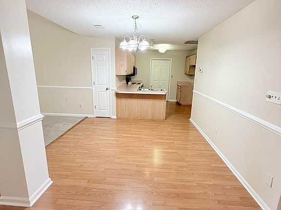 3rd image of 121 Bayside Cir