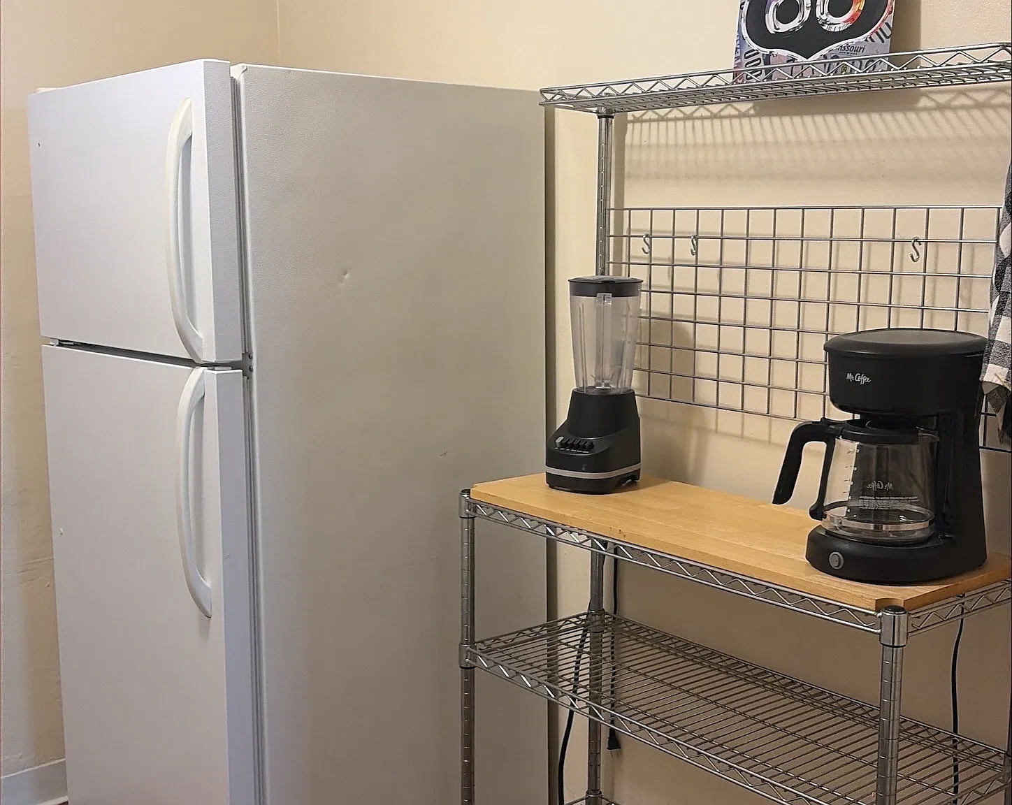 Large UNM Apt- Quality Updates, Great Character ~ 960 SF — Photo 3