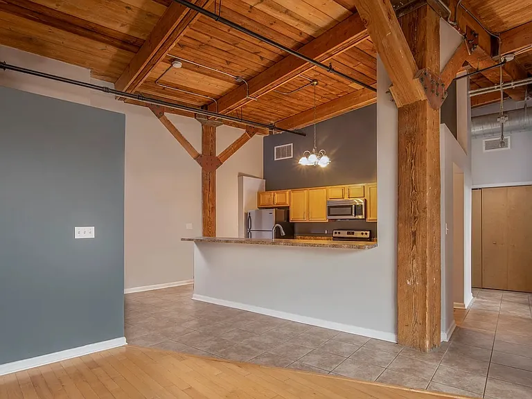2820 Detroit Ave #204 — Photo 2