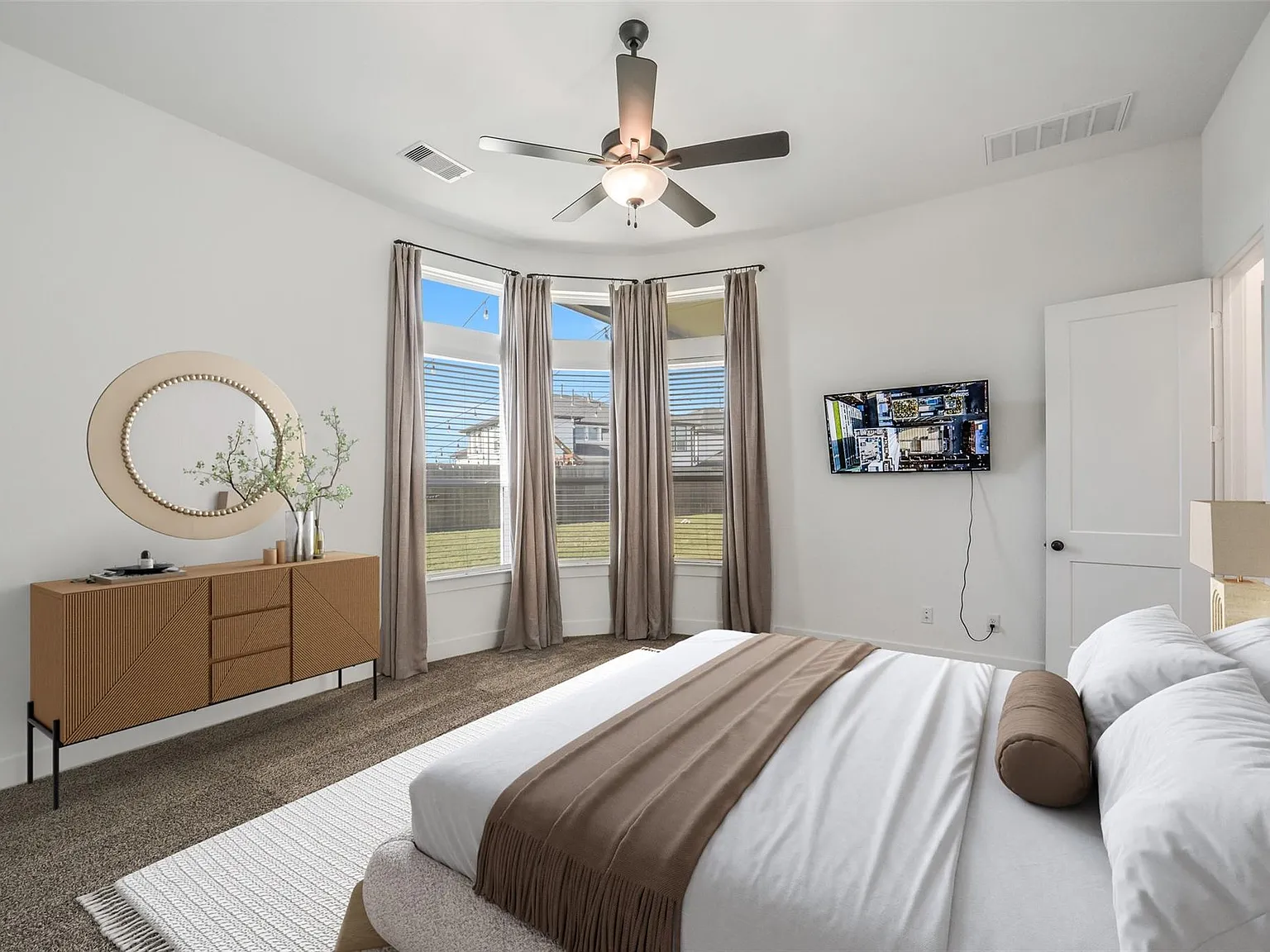 4 bed, 3.5 bath, 3027 sqft, $3,500 — Photo 4
