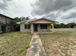 1813 1st St, Zapata, TX 78076