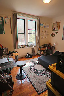 Rented by PMG Real Estate  | media 44