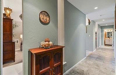 3rd image of 2083 Ascot Dr Unit 232