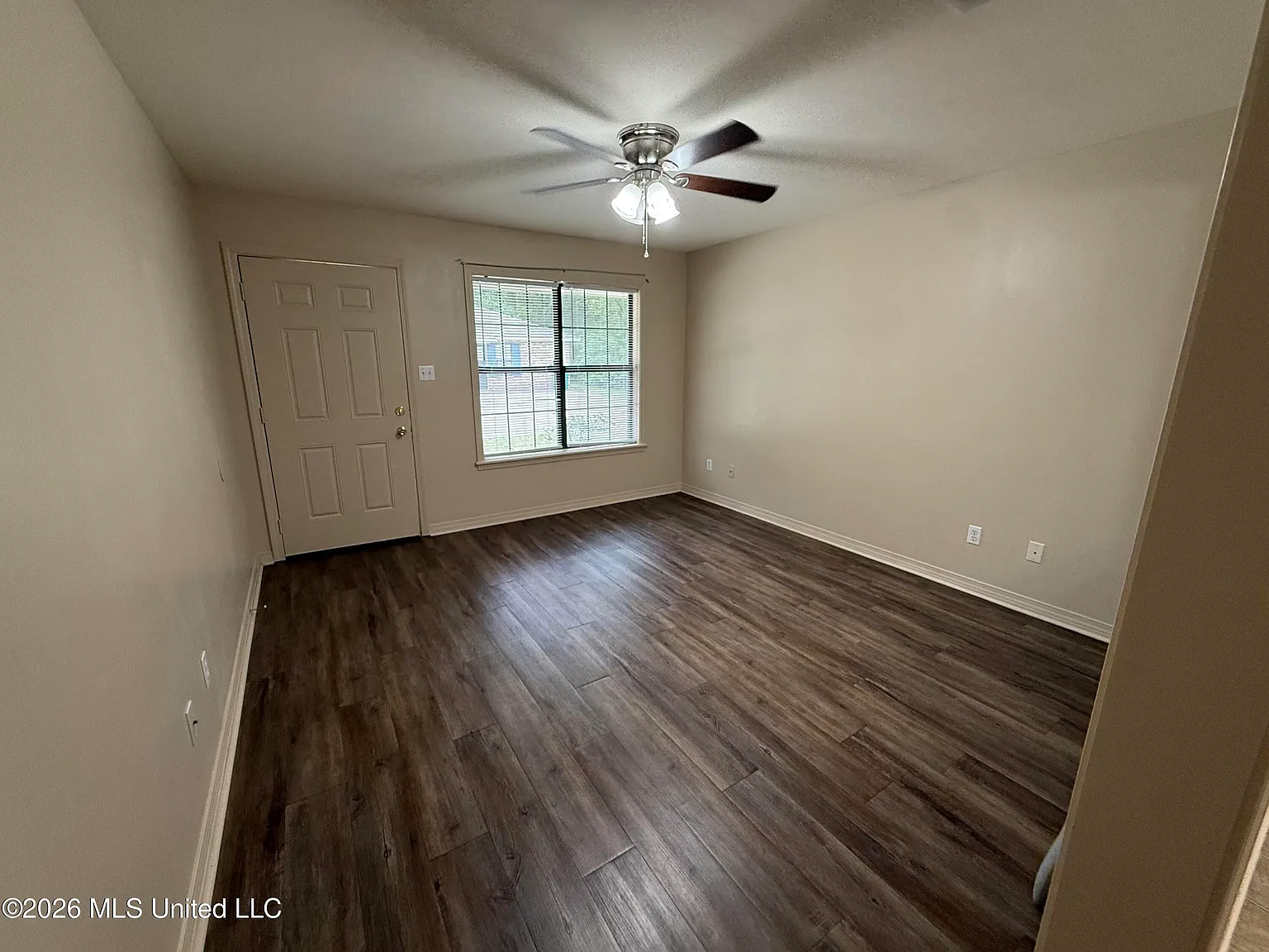 2 bed, 1.0 bath, 1000 sqft, $840 — Photo 2