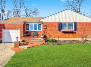 3897 Laureen Ct, Seaford, NY 11783