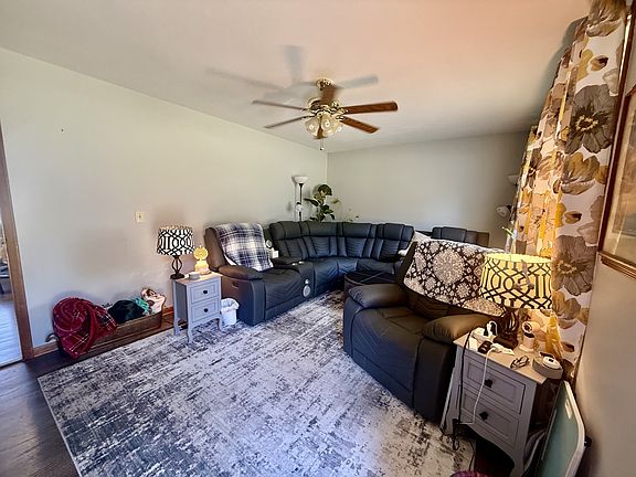 3rd image of 104 Burrum Dr