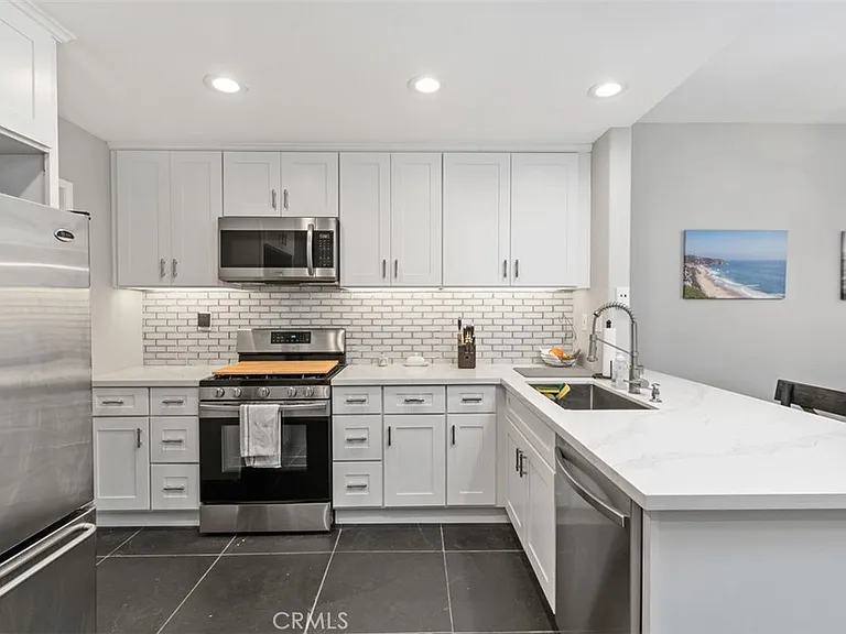 98 Shorebreaker Dr — Photo 5