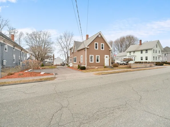 8 Forest St, Middleboro, MA 02346