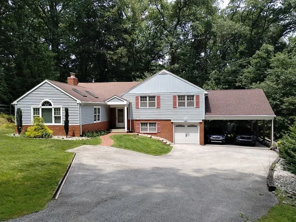 751 Red Oak Ter, Wayne, PA 19087