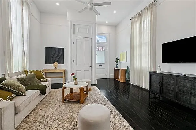 2 bed, 1.0 bath, 1005 sqft, $2,225 — Photo 3