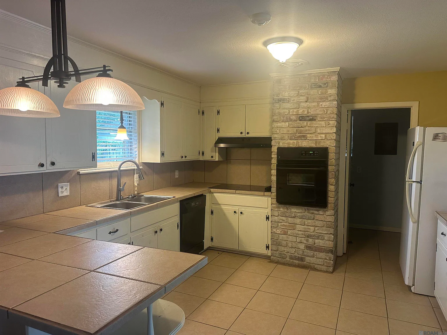 3 bed, 1500 sqft, $1,999 — Photo 2