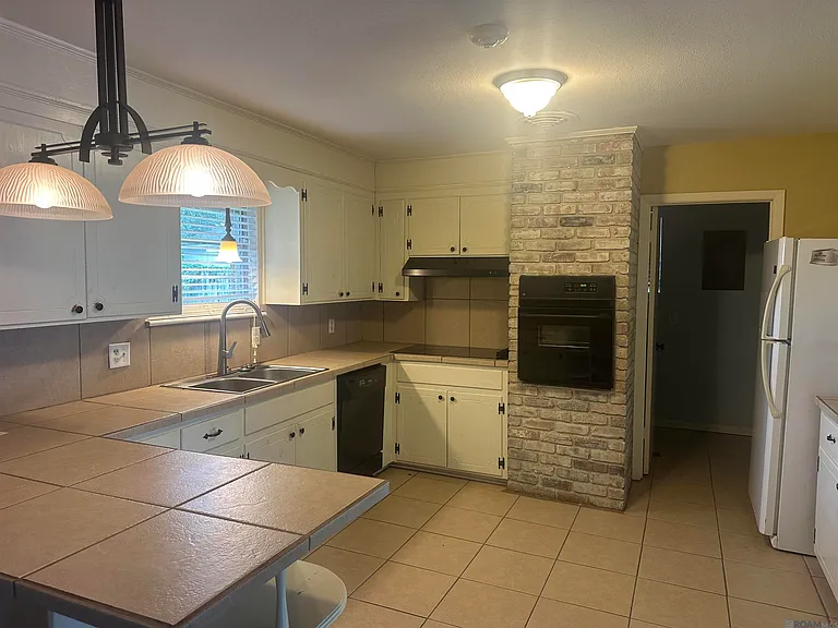 9042 Keaty Dr — Photo 2