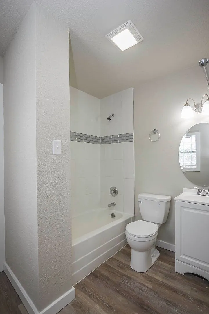 Charming 3 bedroom 1 bath home — Photo 1