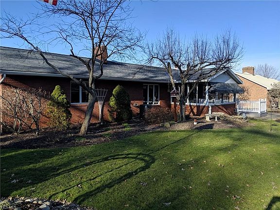 2nd image of 225 Tanglewood Dr